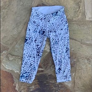 BARELY WORN Lululemon cropped leggings!